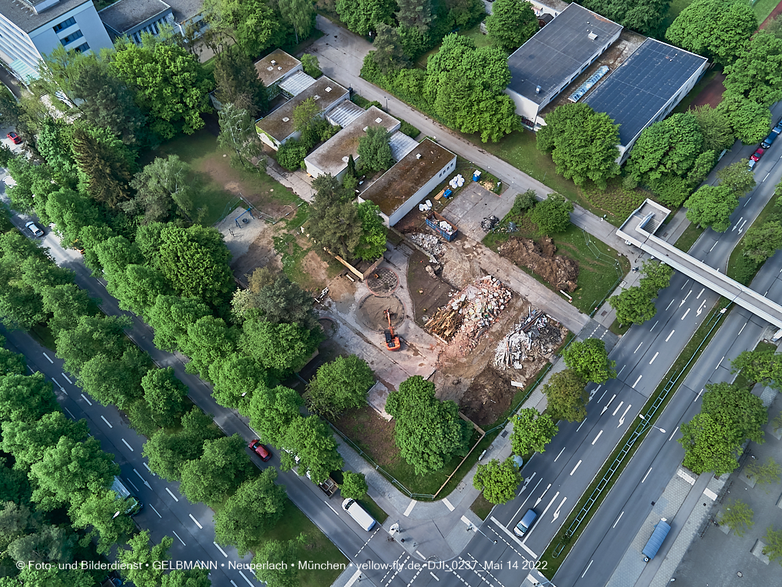 14.05.2022 - Luftbilder von der Baustelle Haus für Kinder in Neuperlach